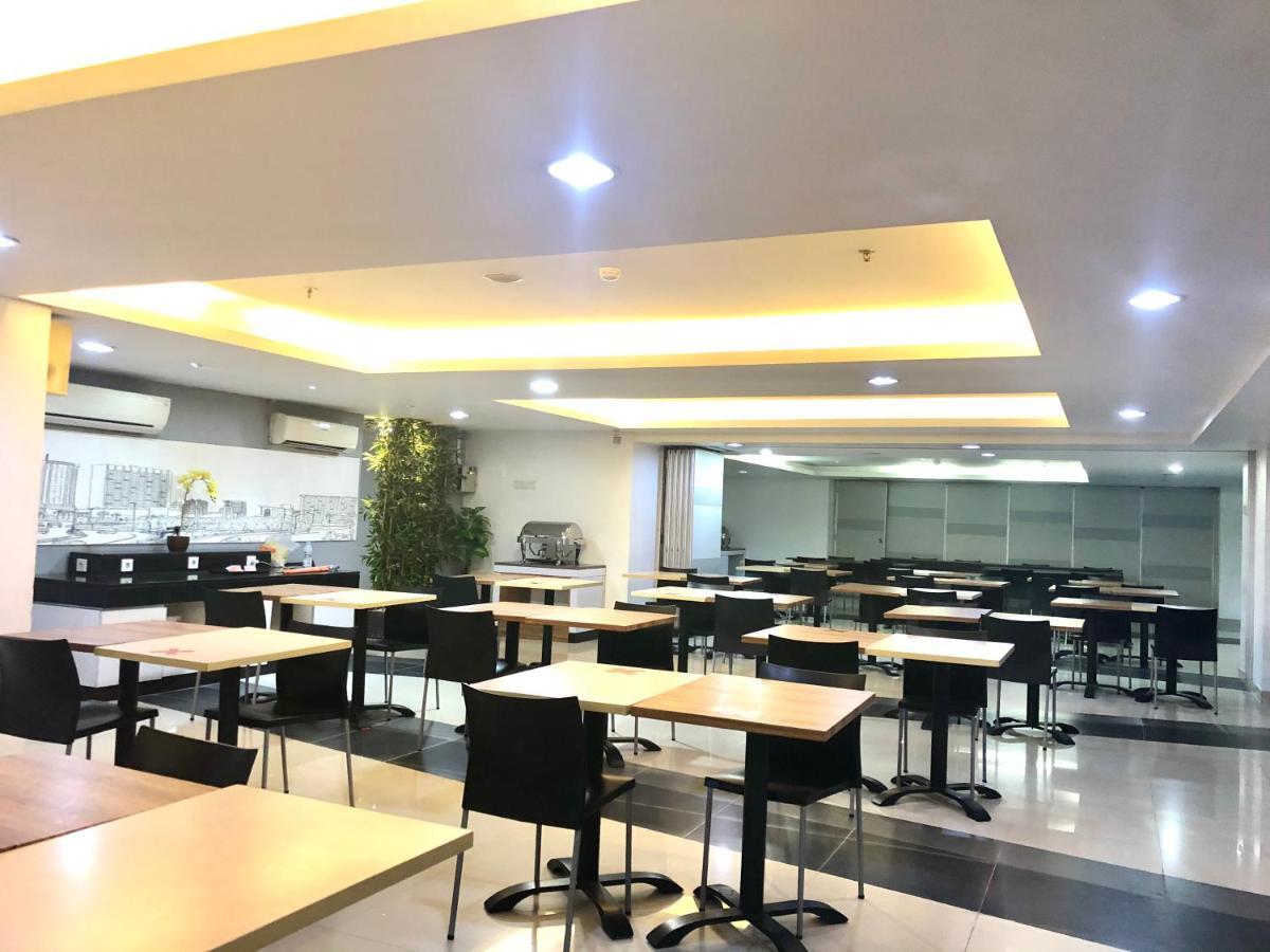 Amaris Hotel Thamrin City Джакарта Екстериор снимка