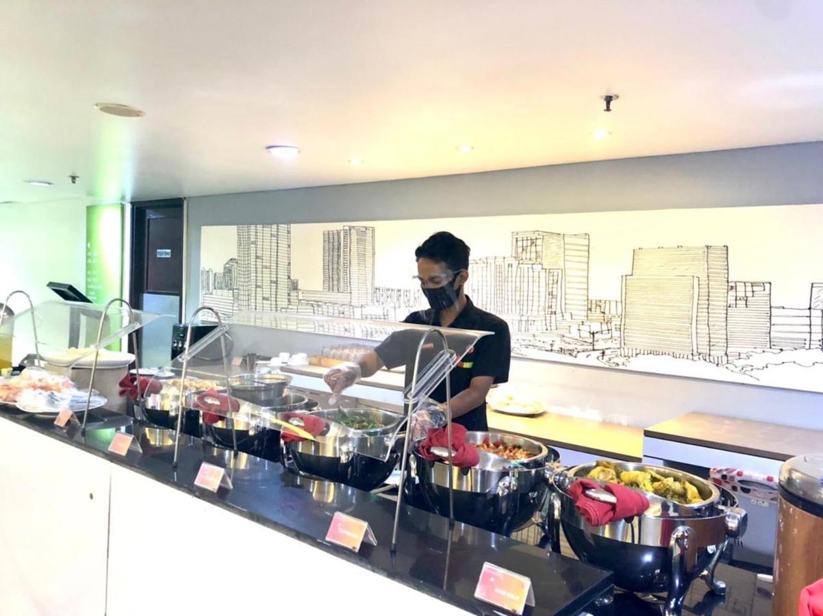 Amaris Hotel Thamrin City Джакарта Екстериор снимка