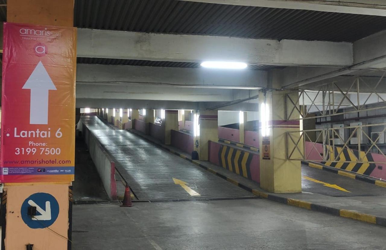 Amaris Hotel Thamrin City Джакарта Екстериор снимка