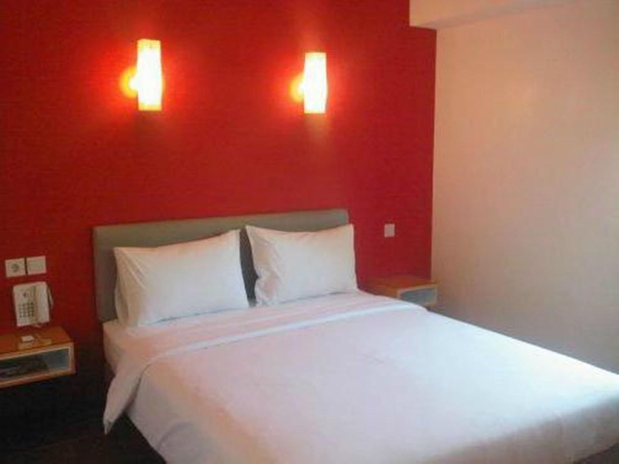 Amaris Hotel Thamrin City Джакарта Екстериор снимка