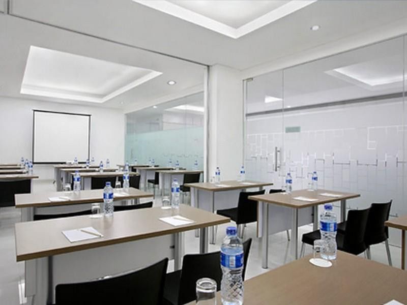 Amaris Hotel Thamrin City Джакарта Екстериор снимка